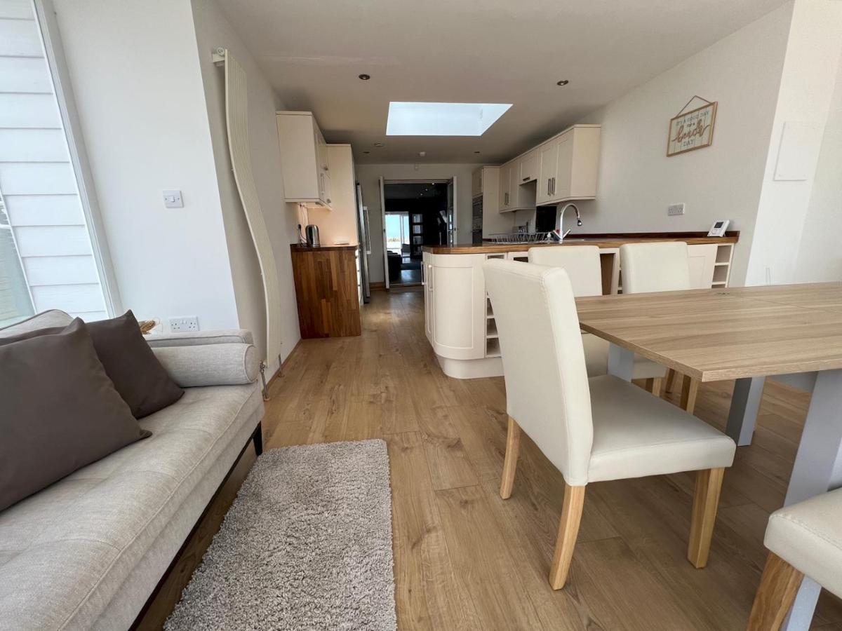 Pass The Keys Fabulous Beach Front Holiday Location Lydd Екстер'єр фото