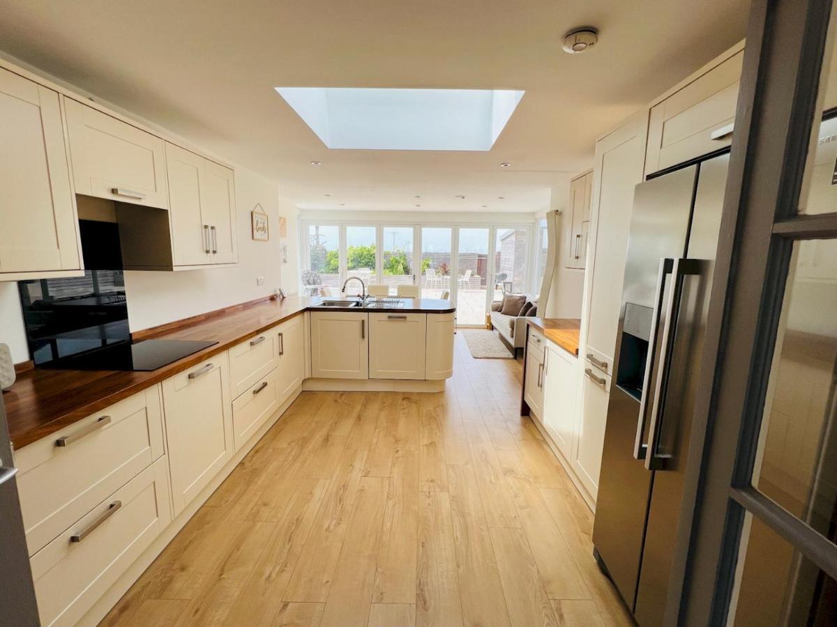 Pass The Keys Fabulous Beach Front Holiday Location Lydd Екстер'єр фото