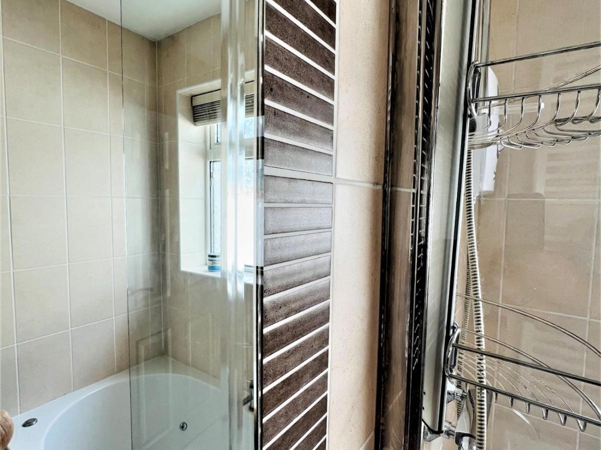 Pass The Keys Fabulous Beach Front Holiday Location Lydd Екстер'єр фото