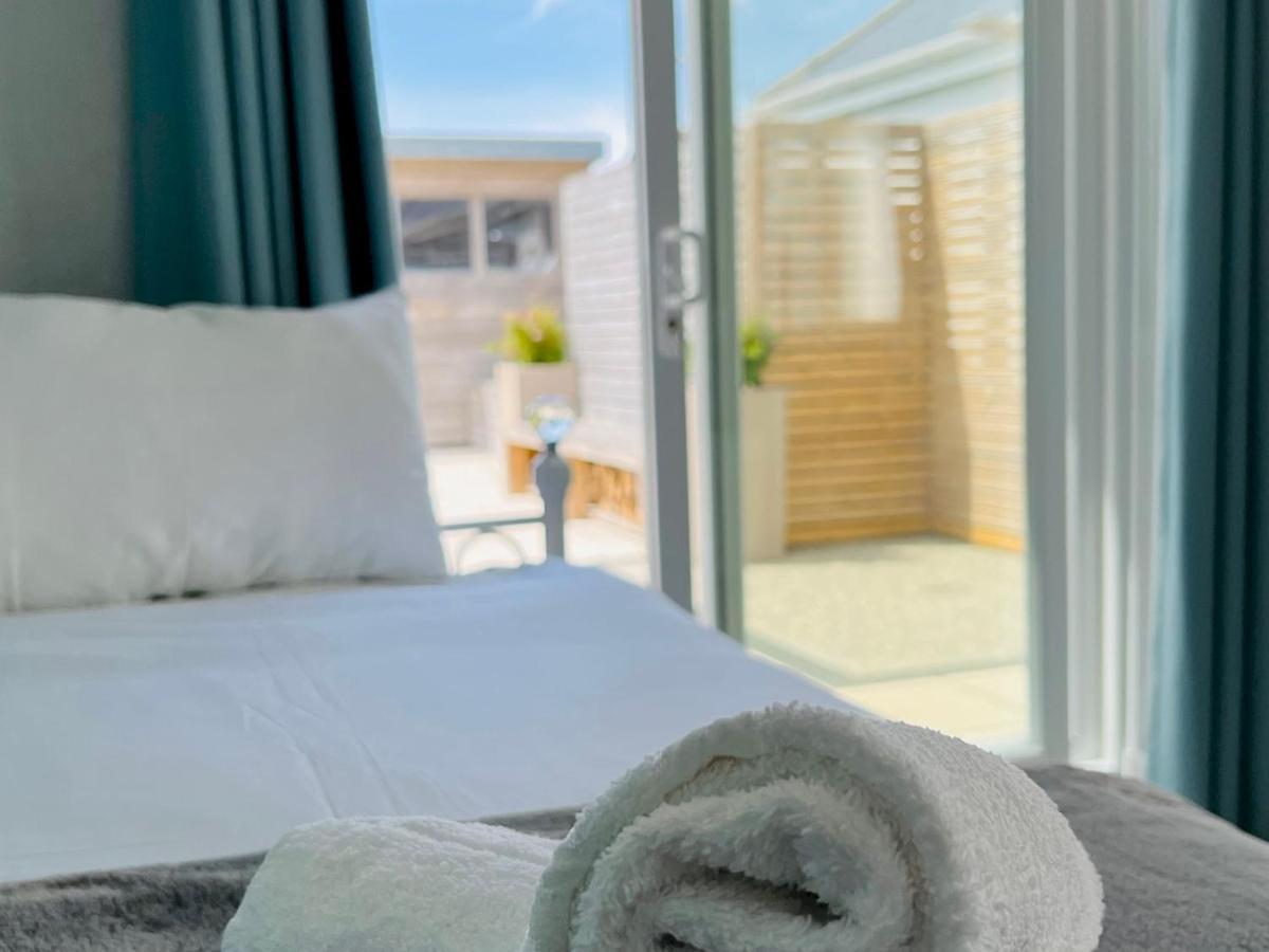 Pass The Keys Fabulous Beach Front Holiday Location Lydd Екстер'єр фото