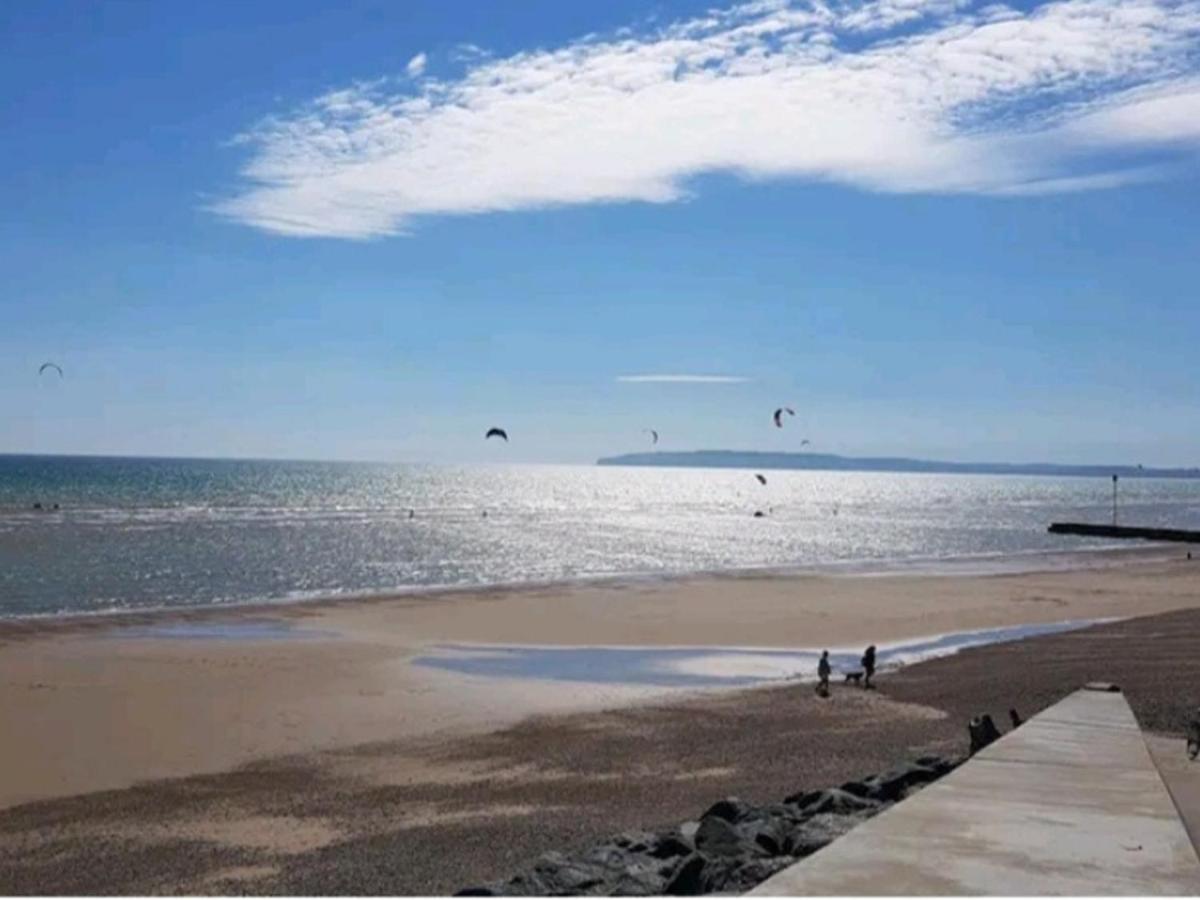 Pass The Keys Fabulous Beach Front Holiday Location Lydd Екстер'єр фото