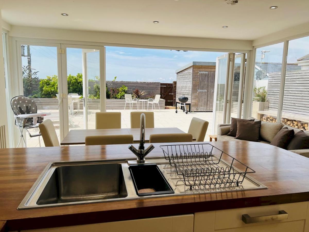 Pass The Keys Fabulous Beach Front Holiday Location Lydd Екстер'єр фото