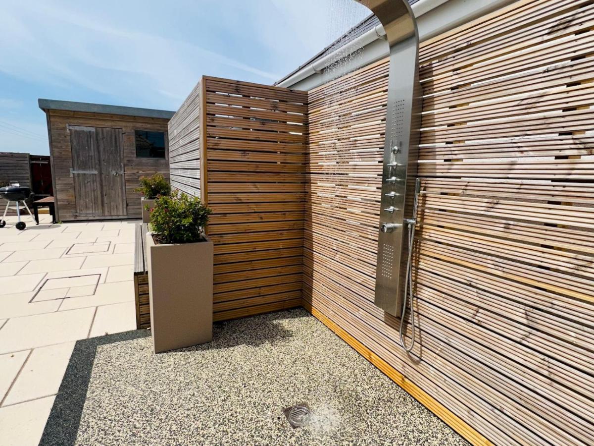 Pass The Keys Fabulous Beach Front Holiday Location Lydd Екстер'єр фото