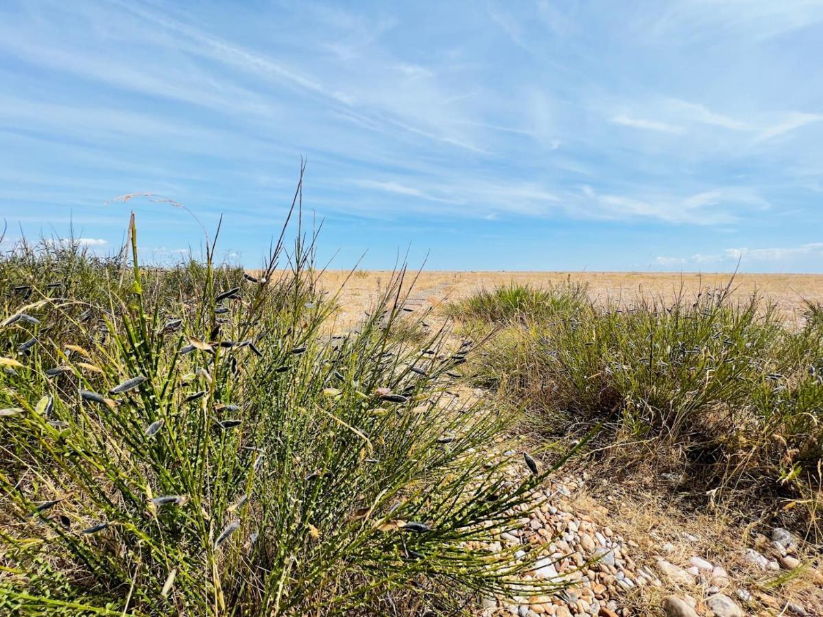 Pass The Keys Fabulous Beach Front Holiday Location Lydd Екстер'єр фото