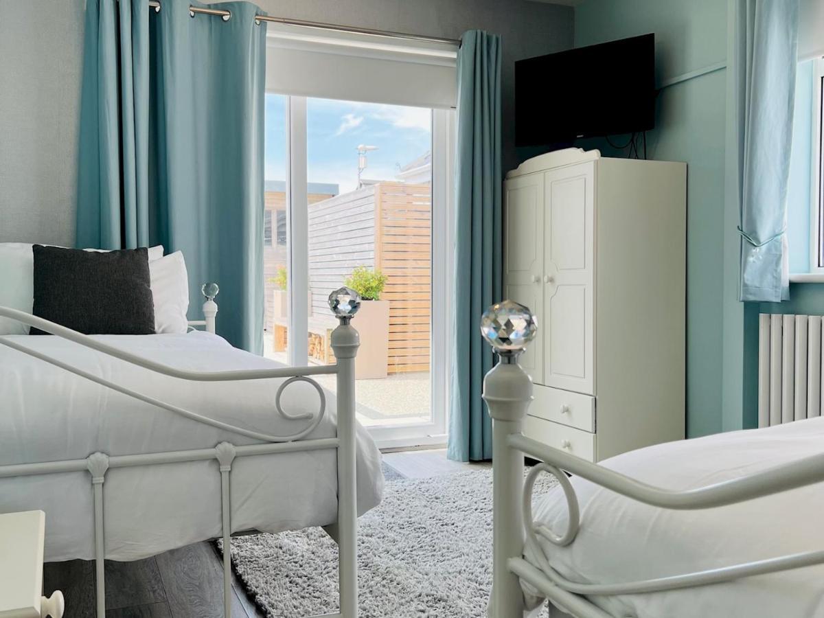 Pass The Keys Fabulous Beach Front Holiday Location Lydd Екстер'єр фото