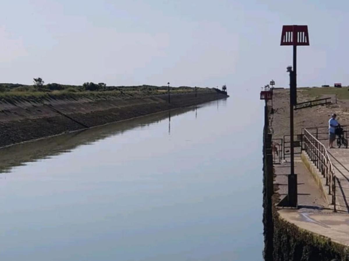 Pass The Keys Fabulous Beach Front Holiday Location Lydd Екстер'єр фото