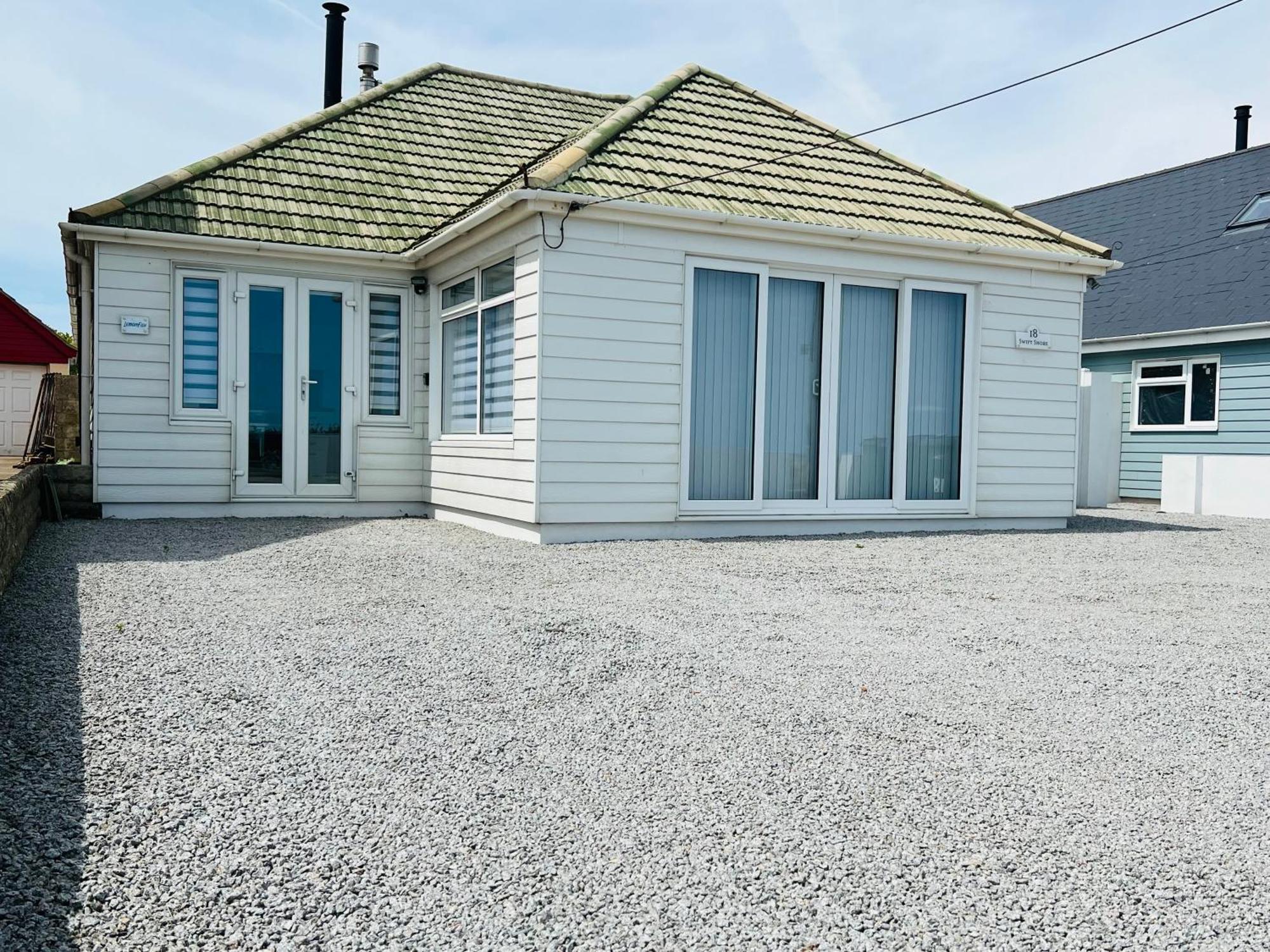 Pass The Keys Fabulous Beach Front Holiday Location Lydd Екстер'єр фото